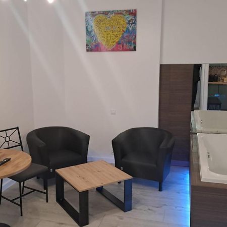 Apartamenty Centrum Z Wanna Dwuosobowa Пётркув-Трыбунальский Экстерьер фото