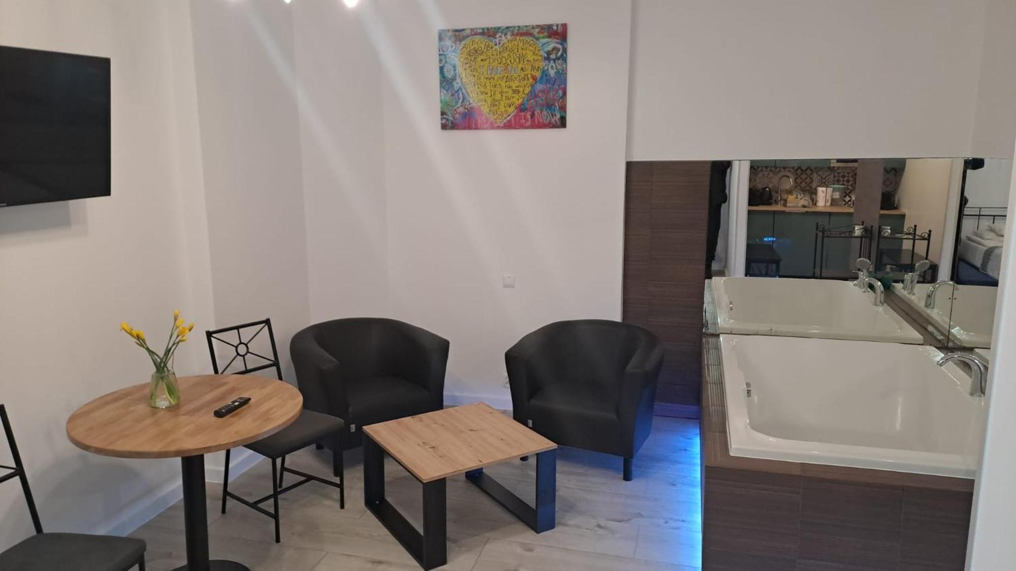 Apartamenty Centrum Z Wanna Dwuosobowa Пётркув-Трыбунальский Экстерьер фото